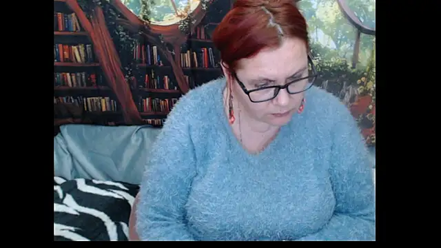 PlayfullMature webcam