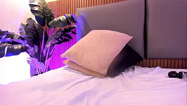 NicolleeEvanss webcam