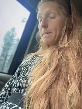 GoldenFlameGoddess webcam