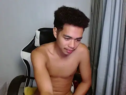 curlyasian_njxx webcam