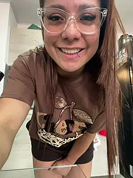 Pretty__Milf webcam
