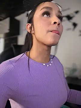 Isabella-Teen live sex cam