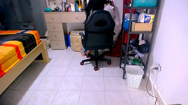 BitterMomXxx webcam