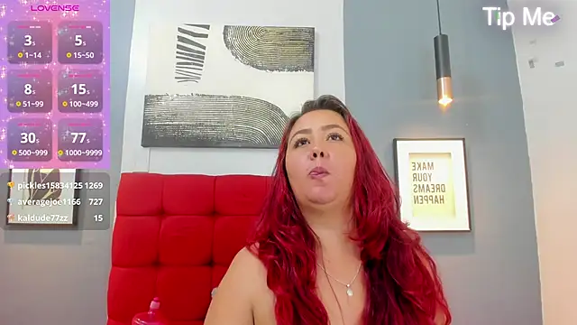 Paulinna_Curvy webcam