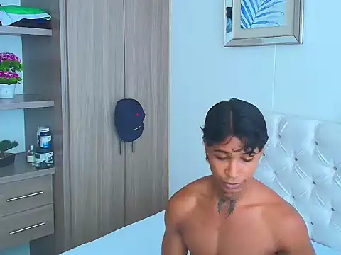 cassian_gold webcam