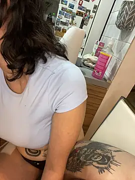 piggiteablacktea - Piggiteablacktea's free webcam - UK Sex Cams