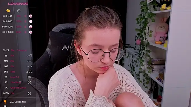aviaveavii webcam
