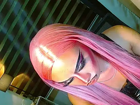 HOLLYWOOD_QUEEN_88