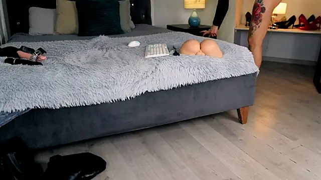 InvitingTina webcam