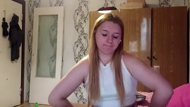 RaeannRoewe webcam
