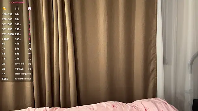 Ur_neighbor_Kira webcam