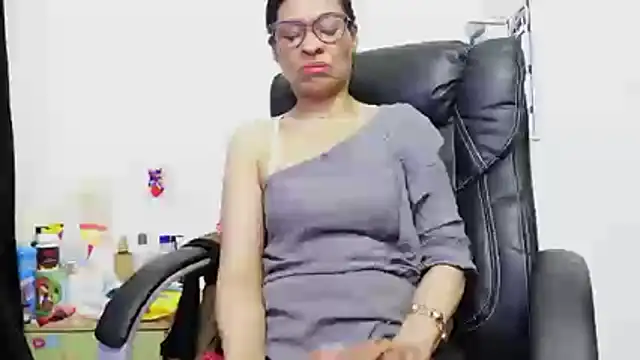 Aries_Mature webcam