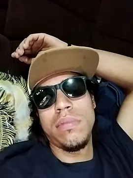 AlexAlejandro13 live cam