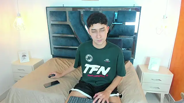 Alantaylorr_ webcam