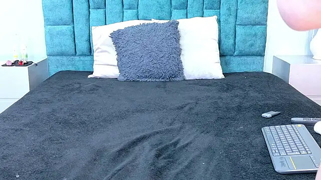 MaddyGlow webcam