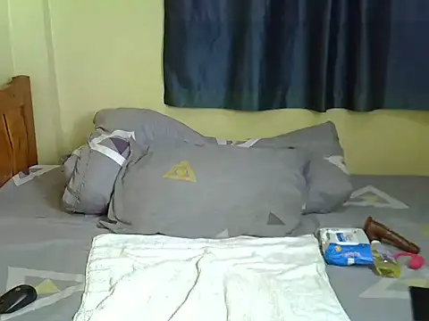 Pearl_petite webcam