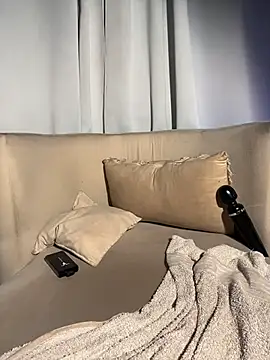 MiaFoxie_ webcam