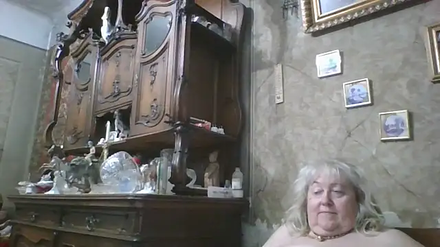 Lala-Love56 webcam