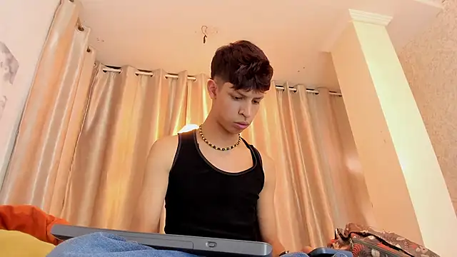 Ethan_qop webcam