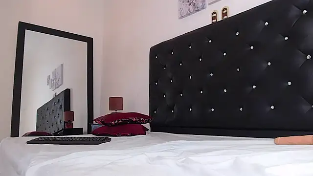 MidnightBella_ webcam