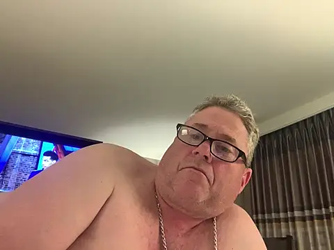 iwantutocum1X webcam