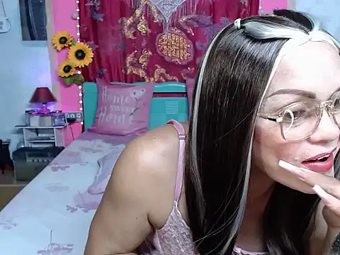 UrAsianPrincessDanie webcam