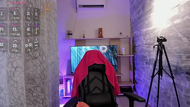 CarolineFyre webcam
