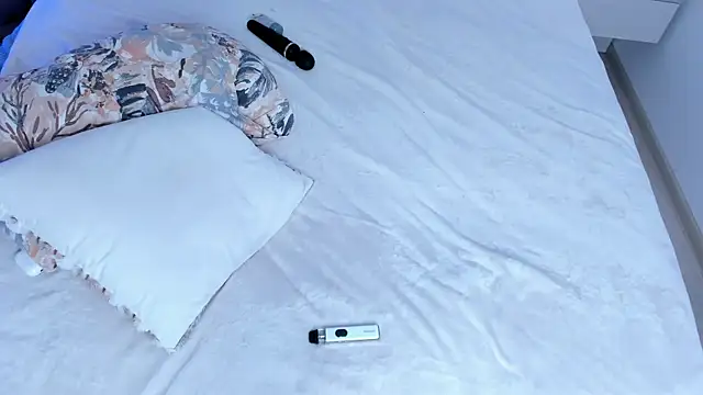 miny_rony (F young) - 2 fingering pussy! 🍑
