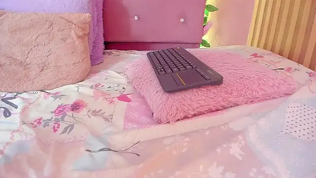 lovely__kiss__ webcam