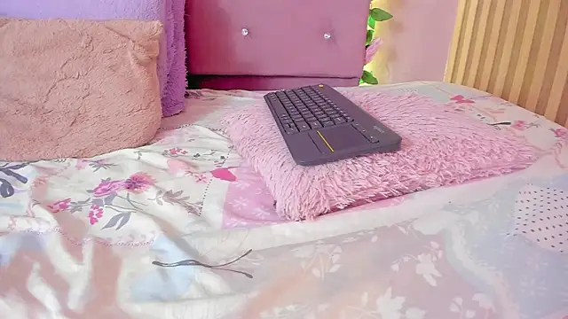 lovely__kiss__ webcam
