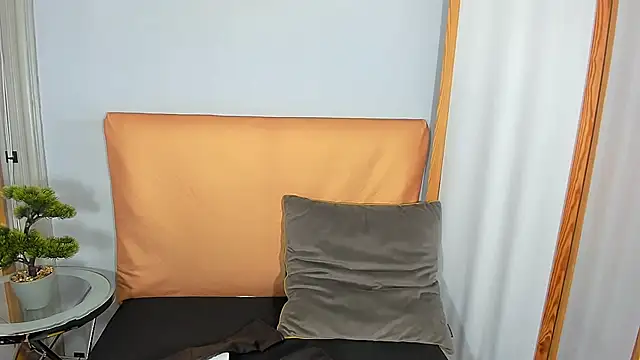 JessieAlone webcam