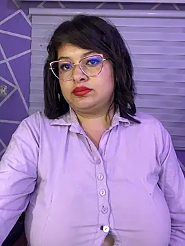 MiiaaJoness webcam