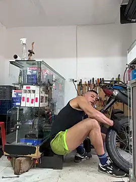 Paul22cm- Live Webcam on Stripchat