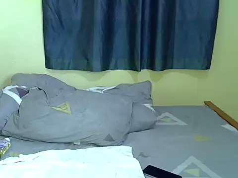 Pearl_petite webcam