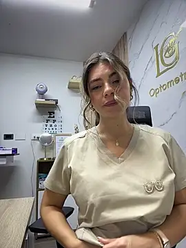 alicee16 Live Webcam on Stripchat