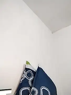 emma_purple_ webcam