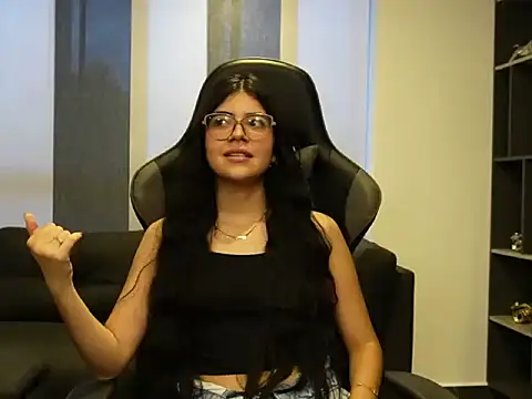 Mia_Storm18 webcam