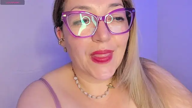 naty_mature_ (F milf) - see my boobs naked?