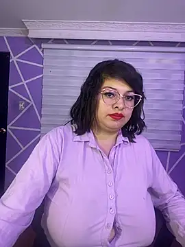 MiiaaJoness webcam