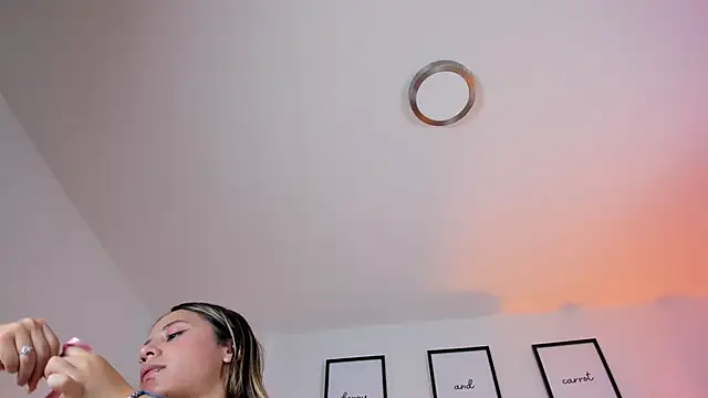 Bonny_and_carrot webcam