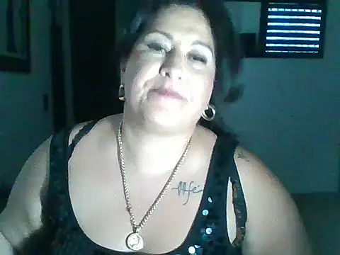 CurvyFireLatina webcam