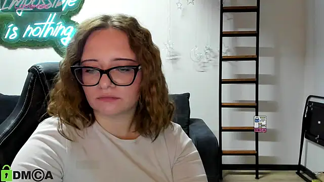 JuliNy_x webcam