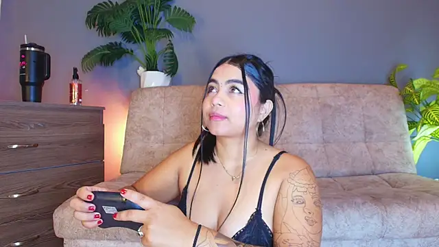 jade_brunnette webcam