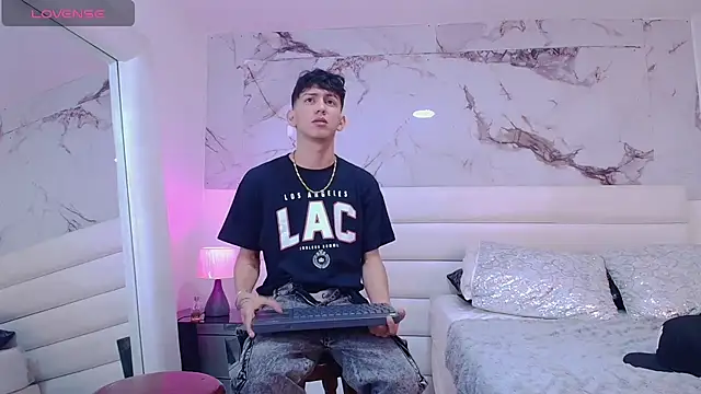 Marcus_and_Tony webcam
