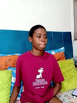 SweetSlenderChoc webcam