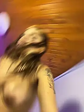 Isabella18_pink webcam