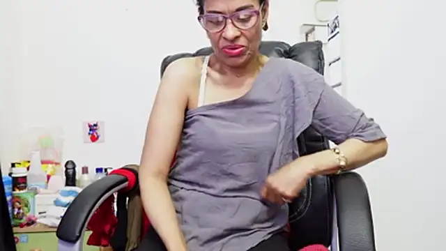 Aries_Mature webcam