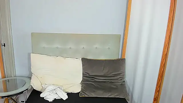JessieAlone webcam