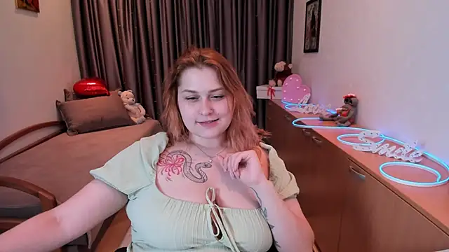 NoraLiin webcam