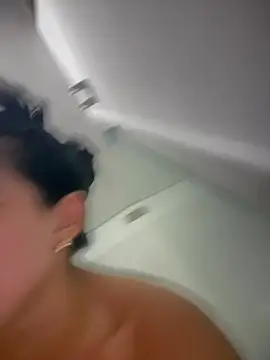 RoseOnYou live cam